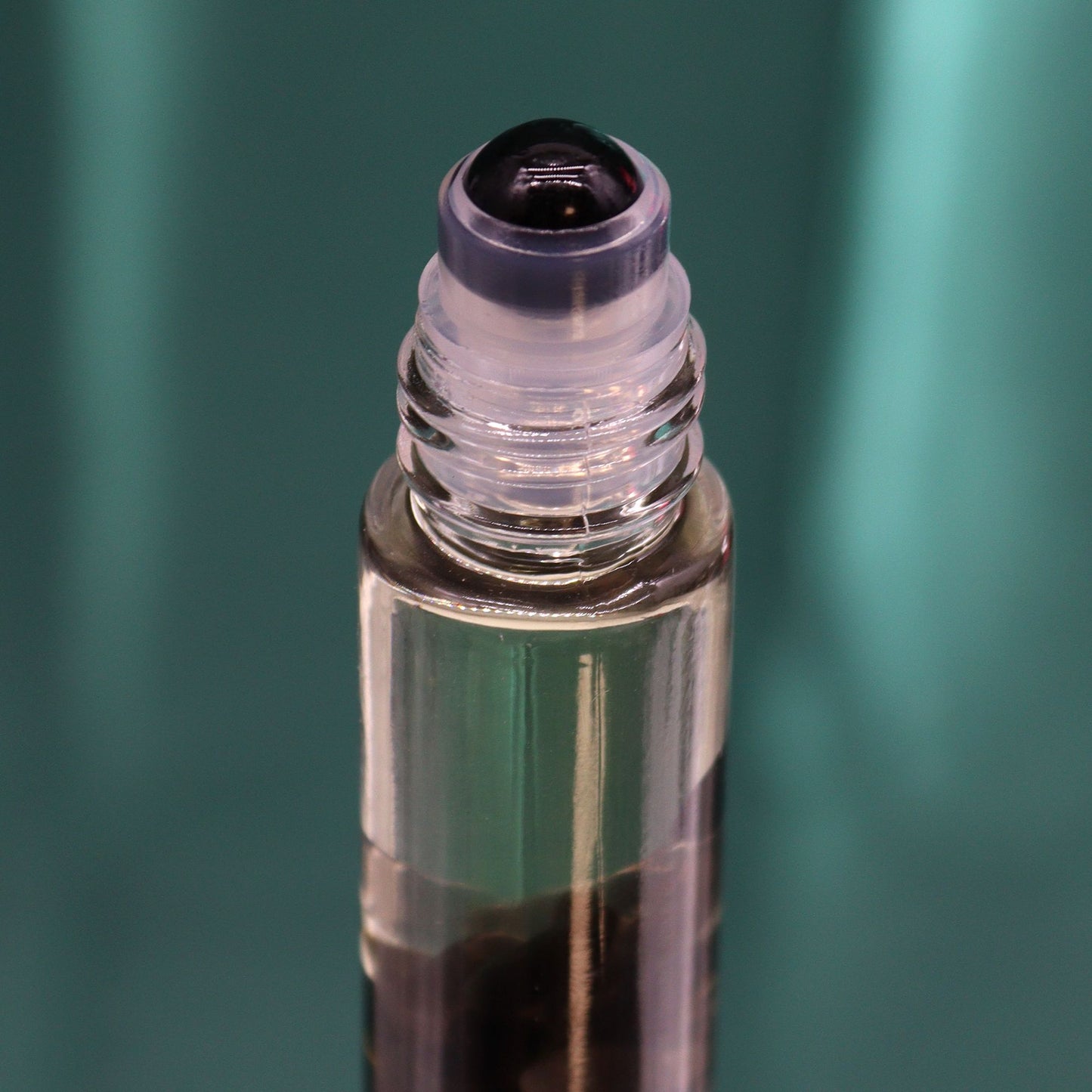 Hop Hare Essential Oil Gemstone Roll On – The Knight of Swords 10ml